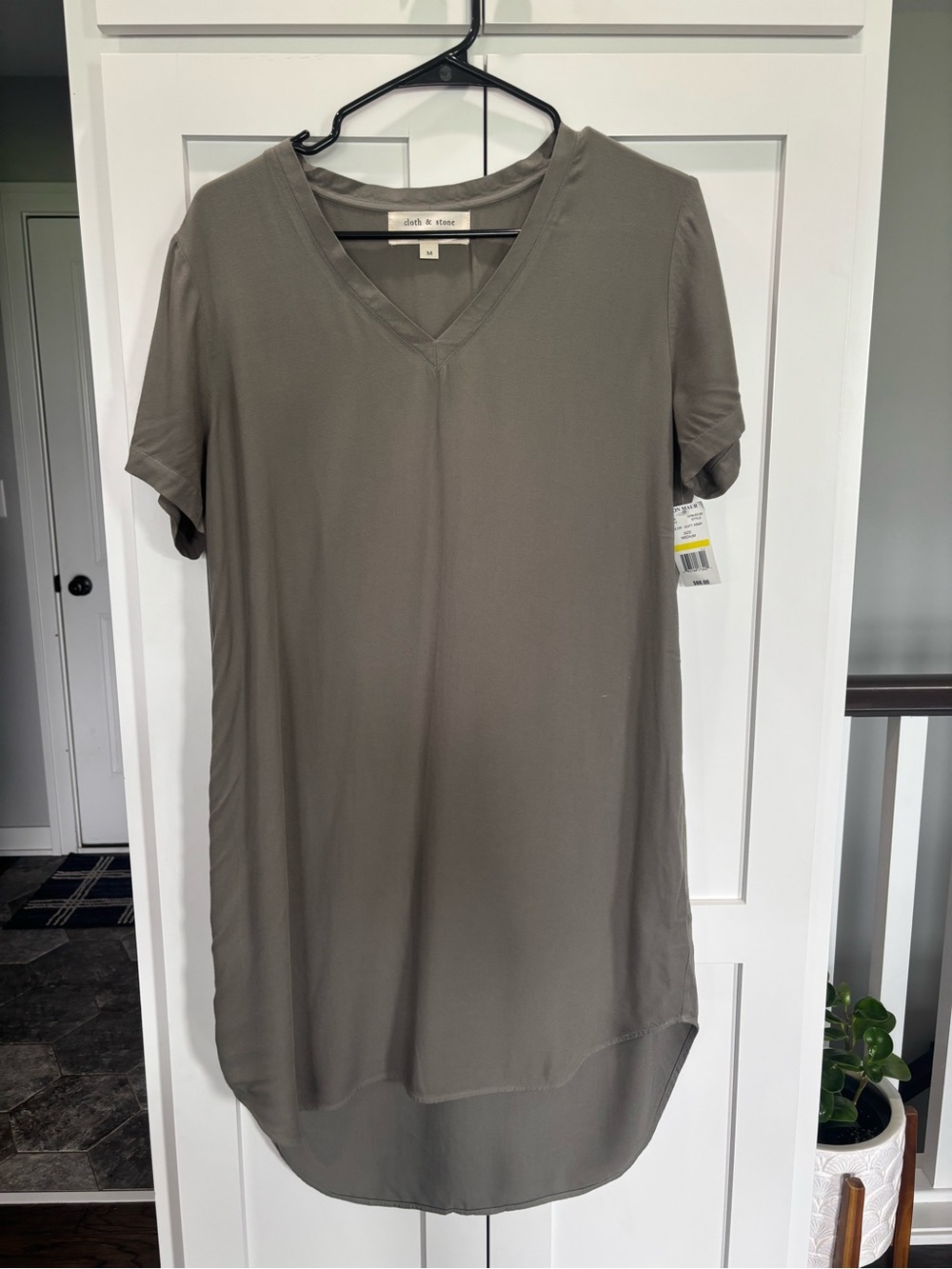 Cloth & Stone Olive Green V-Neck Short Sleeve Tunic Dress Medium C6784-533-302